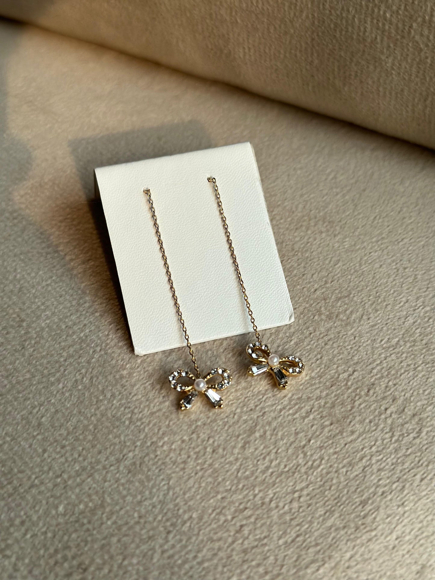 Bow string earring