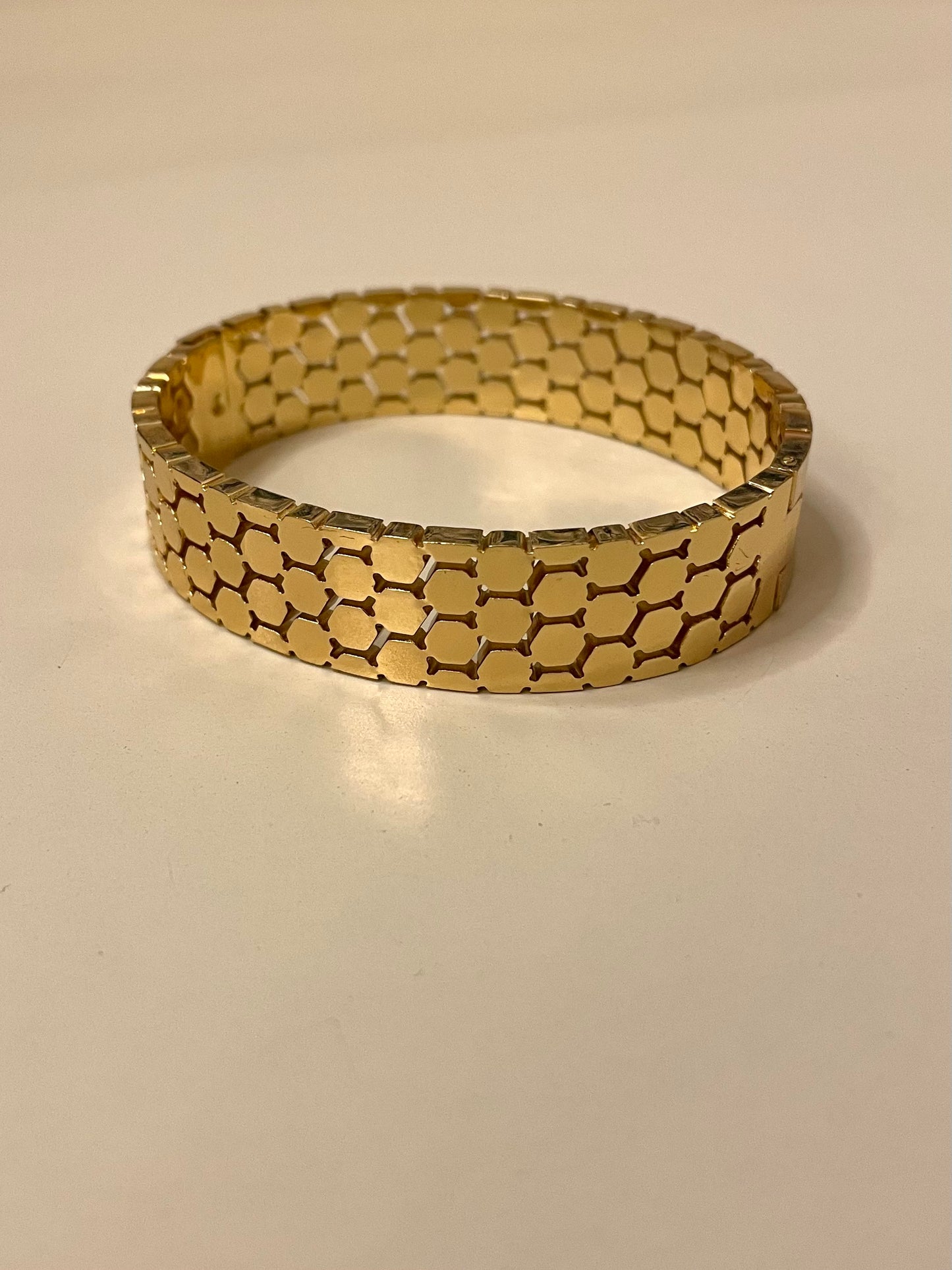 Honeycomb cuff