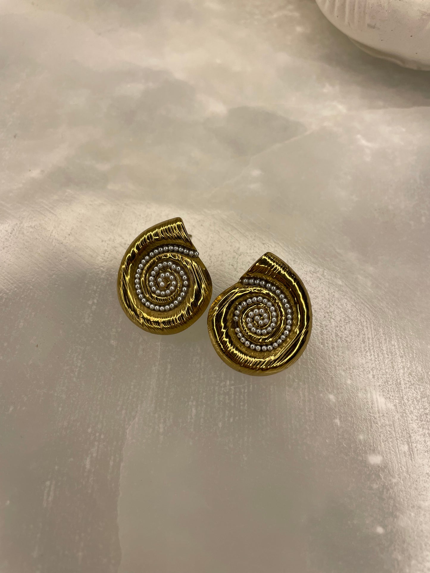 Spiral studs