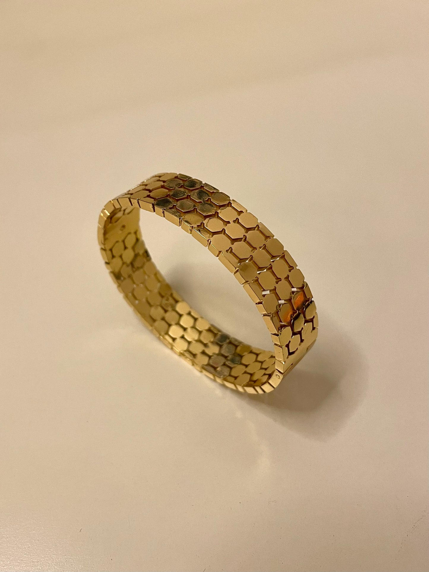 Honeycomb cuff
