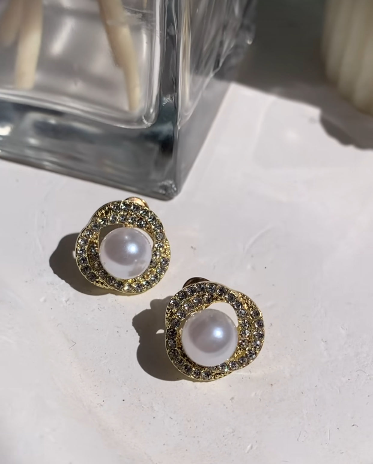 Pearl studs