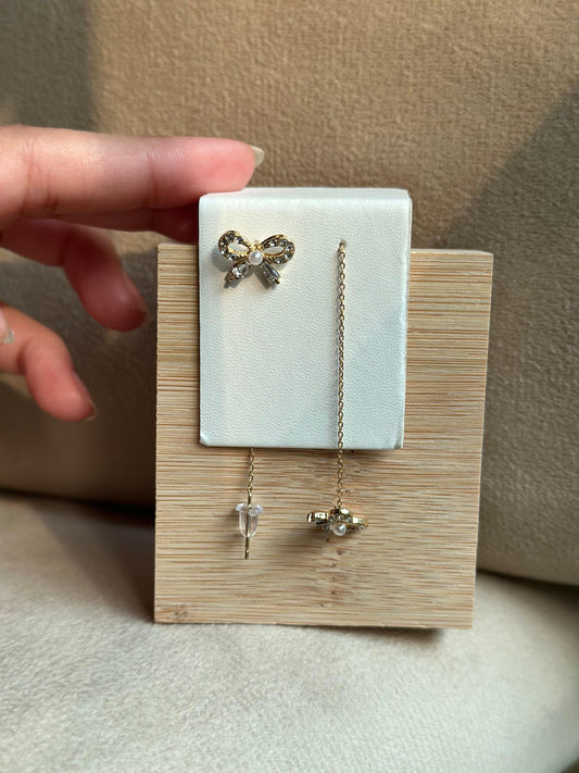 Bow string earring