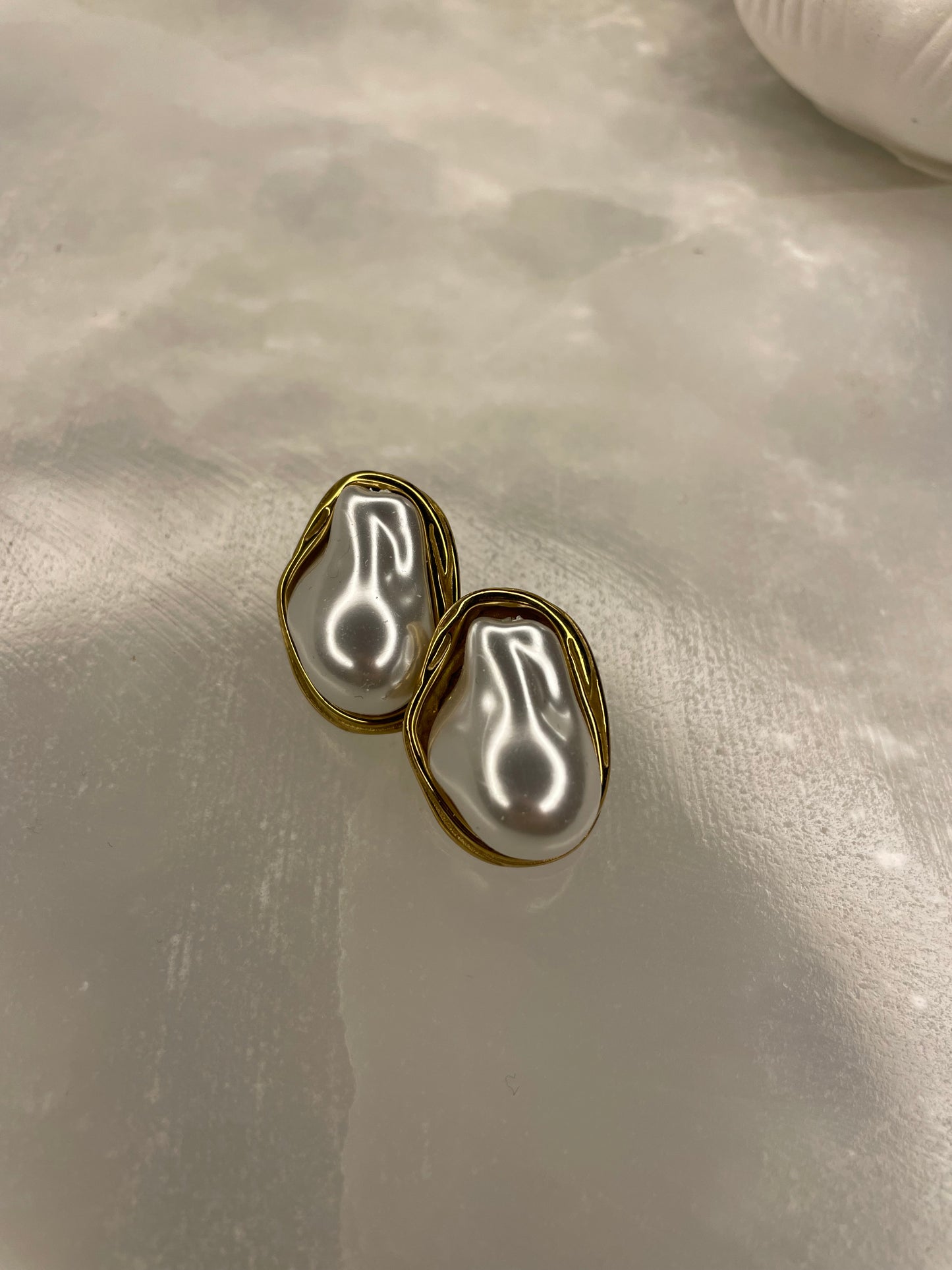 Ocean studs