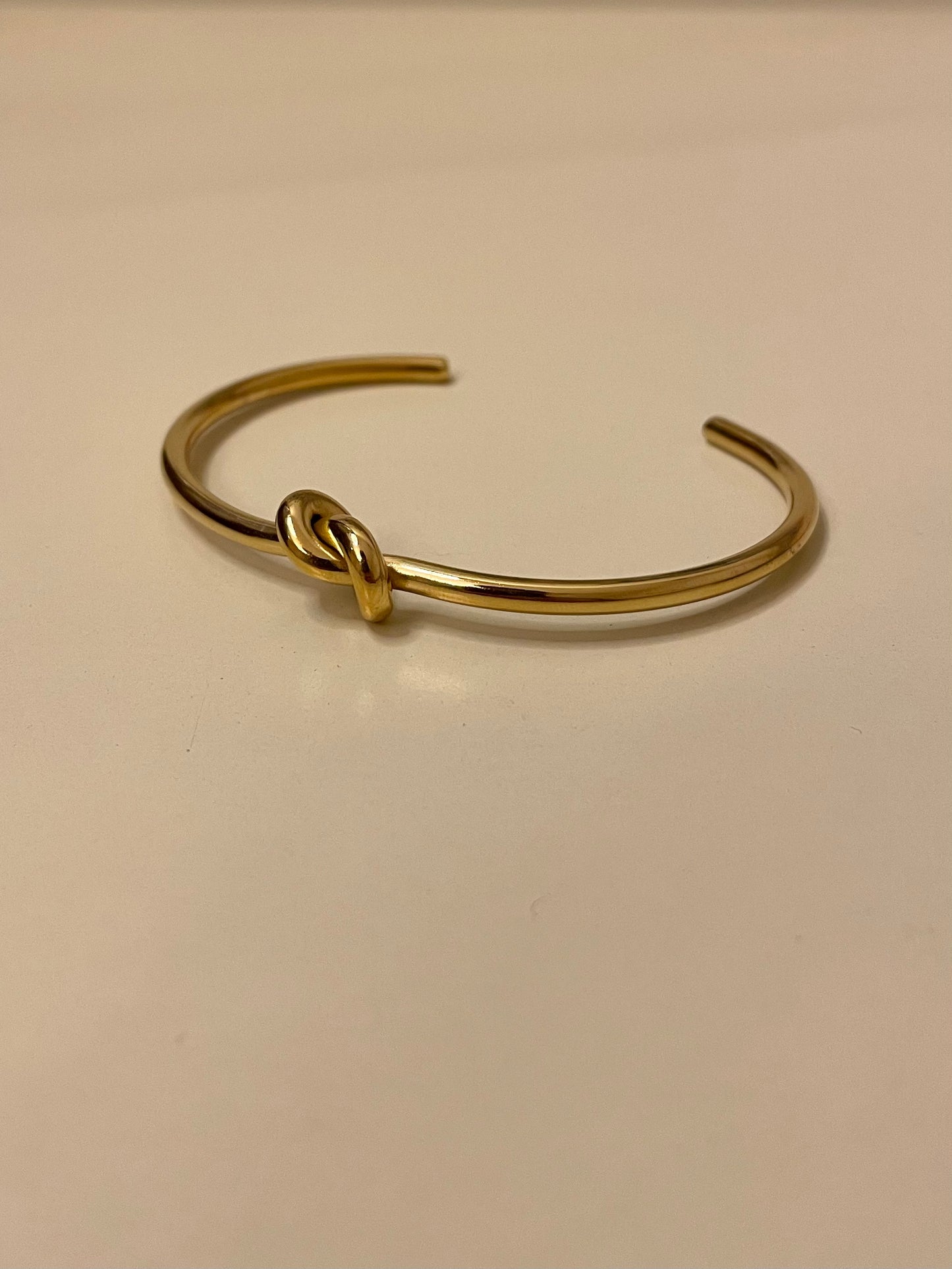 Knot cuff